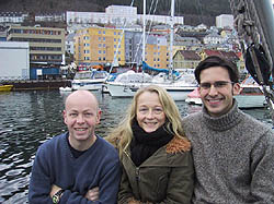 Skilpaddefolket i Bergen samlet på fordekket om bord i S/B Pagan. Fra venstre Ole Stangeby, Gidske Stark og Geir Olav Løken